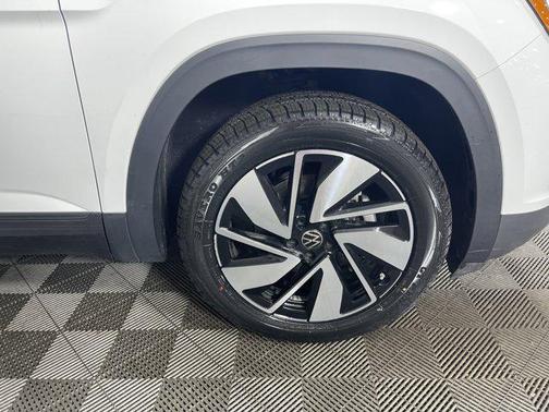 2024 Volkswagen Atlas 2.0T SE w/Technology 4MOTION