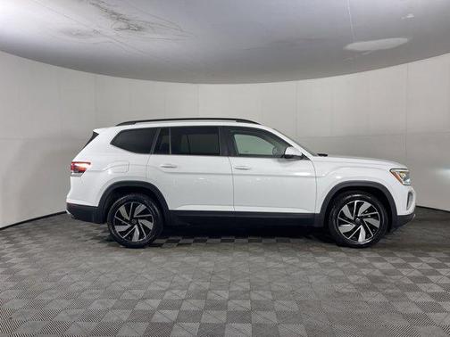 2024 Volkswagen Atlas 2.0T SE w/Technology 4MOTION