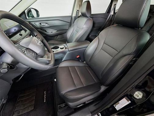Super Black 2025 Nissan Rogue SL