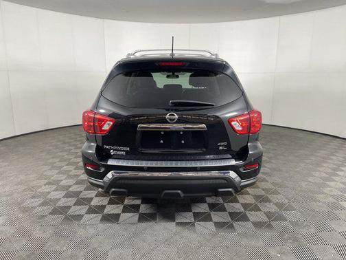 2018 Nissan Pathfinder SL