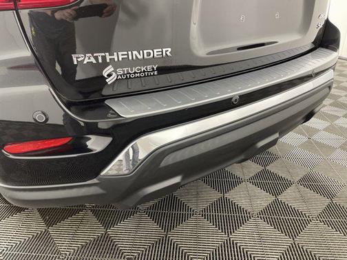 2018 Nissan Pathfinder SL