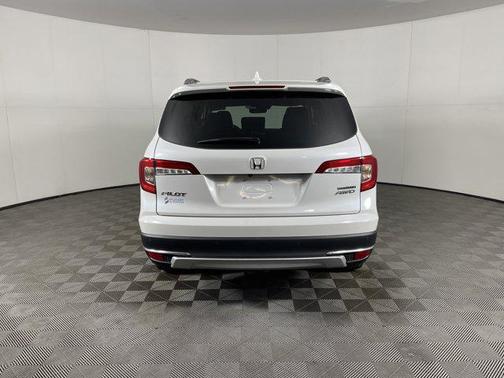 2022 Honda Pilot Touring 8-Passenger
