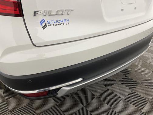 2022 Honda Pilot Touring 8-Passenger