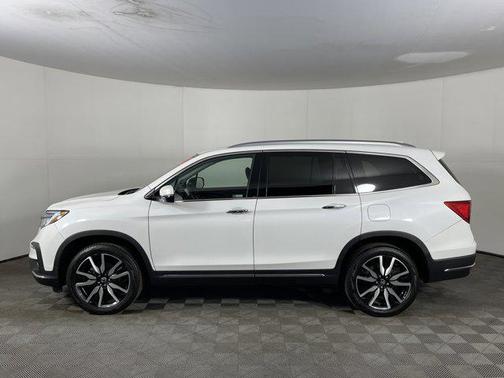 2022 Honda Pilot Touring 8-Passenger