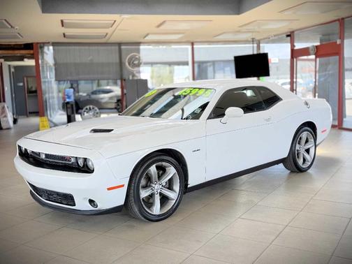 White 2015 Dodge Challenger R/T