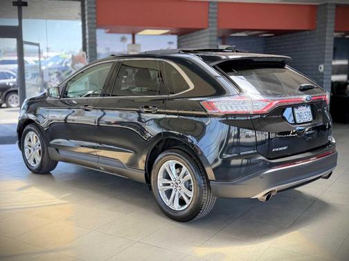 Black 2015 Ford Edge SEL