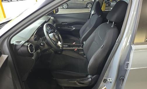 Boulder Gray Pearl 2022 Nissan Kicks SV