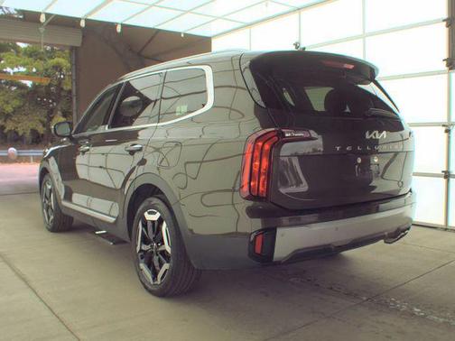 Dark Moss 2023 Kia Telluride S