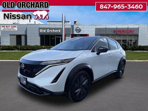 Everest White Pearl Tricoat/Black Diamond Pearl 2023 Nissan ARIYA VENTURE+