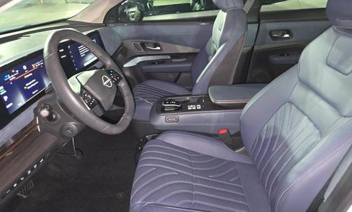 2024 Nissan ARIYA PLATINUM+