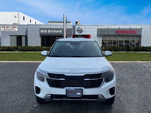 Snow White Pearl 2024 Kia Seltos LX