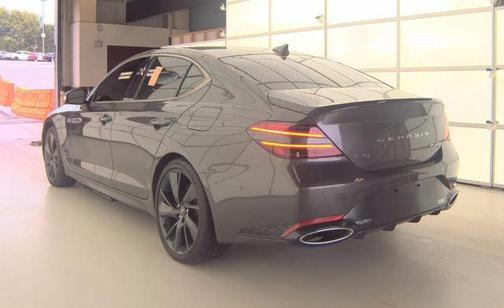 Makalu Gray 2023 Genesis G70 3.3T AWD