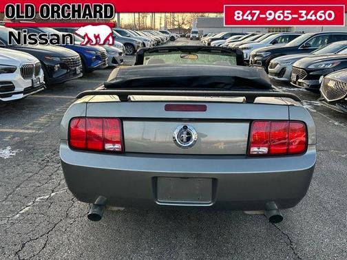 2005 Ford Mustang Deluxe