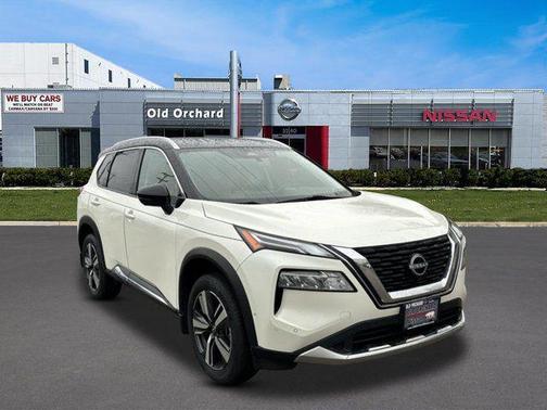 Pearl White Tricoat/Super Black 2023 Nissan Rogue Platinum
