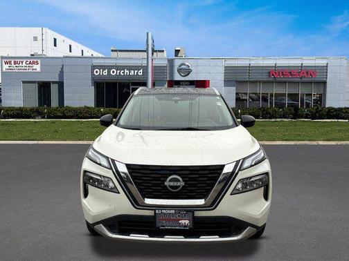 Pearl White Tricoat/Super Black 2023 Nissan Rogue Platinum