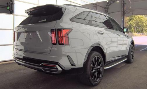 Wolf Gray 2023 Kia Sorento SX