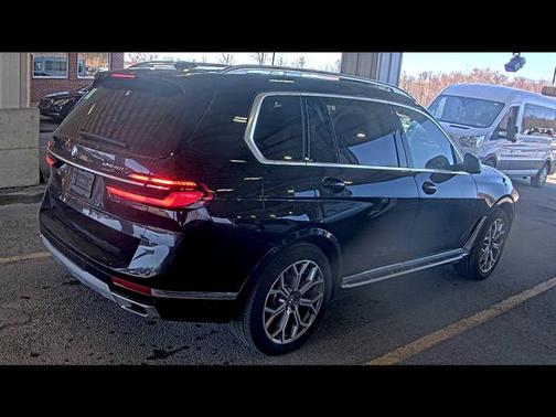 Black Sapphire Metallic 2025 BMW X7 xDrive40i