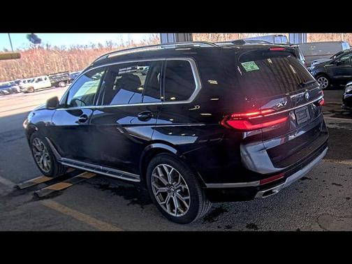 Black Sapphire Metallic 2025 BMW X7 xDrive40i