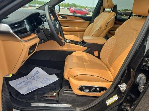 2023 Jeep Grand Cherokee Summit