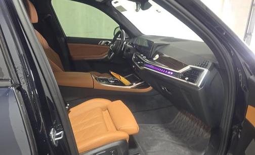 Black 2023 BMW X7 xDrive40i