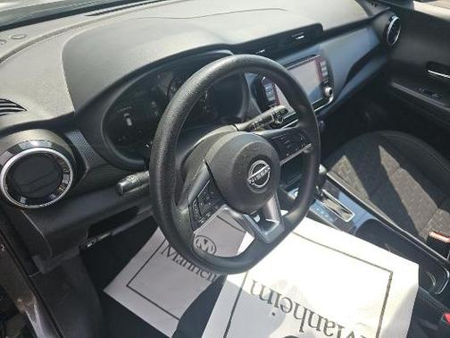 2022 Nissan Kicks SV