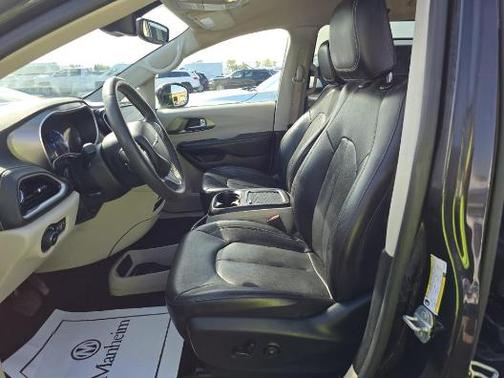 2022 Chrysler Pacifica Hybrid Touring L