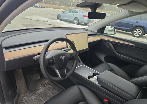 2022 Tesla Model Y Long Range Dual Motor All-Wheel Drive