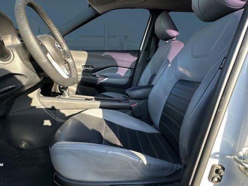 2022 Nissan Kicks SR