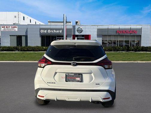 2022 Nissan Kicks SR