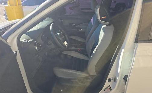 2022 Nissan Kicks SR