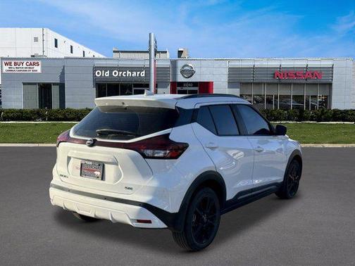 2022 Nissan Kicks SR