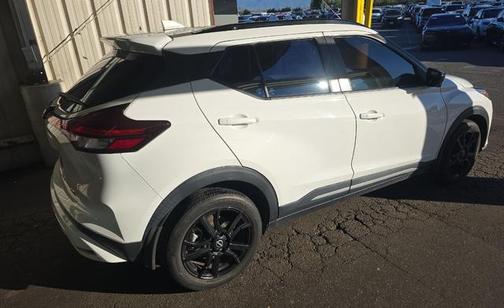 2022 Nissan Kicks SR