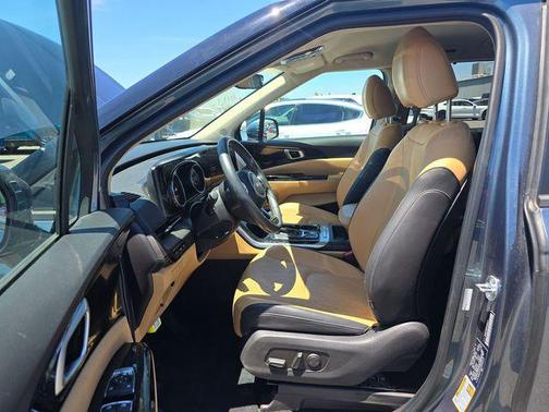 2024 Kia Carnival EX