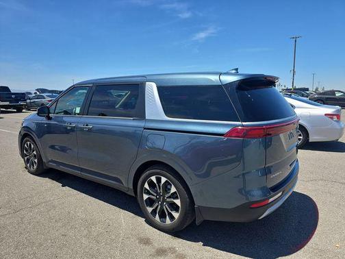 2024 Kia Carnival EX