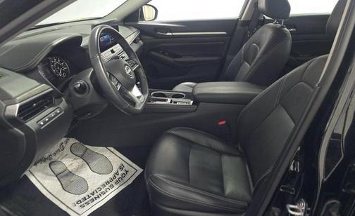 Black 2024 Nissan Altima Platinum