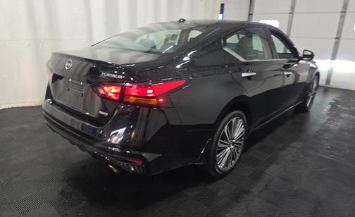 Black 2024 Nissan Altima Platinum