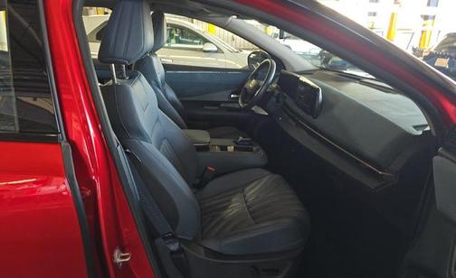 Passion Red Tricoat/Black Diamond Pearl 2023 Nissan ARIYA PLATINUM+