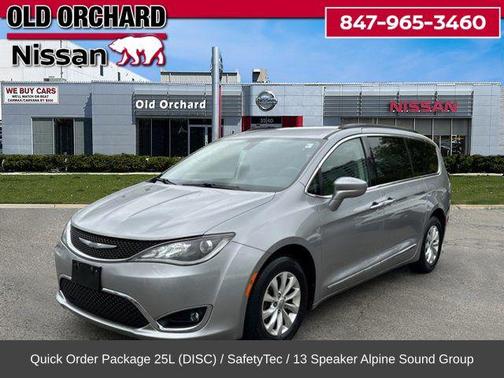 2017 Chrysler Pacifica Touring-L
