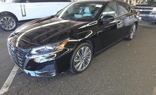 Super Black Clearcoat 2023 Nissan Altima 2.5 SL