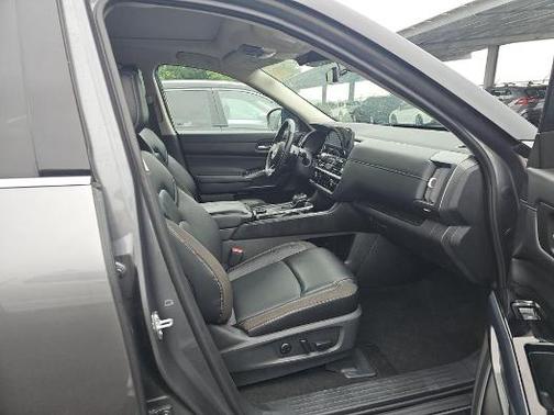 2024 Nissan Pathfinder SL 4WD