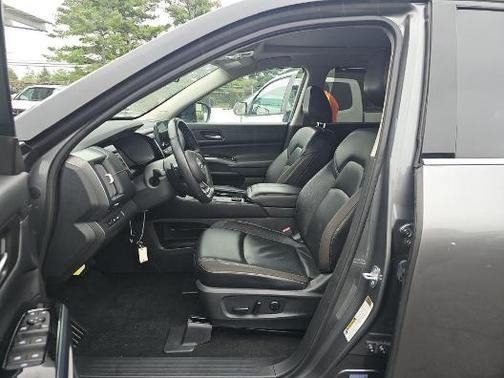 2024 Nissan Pathfinder SL 4WD