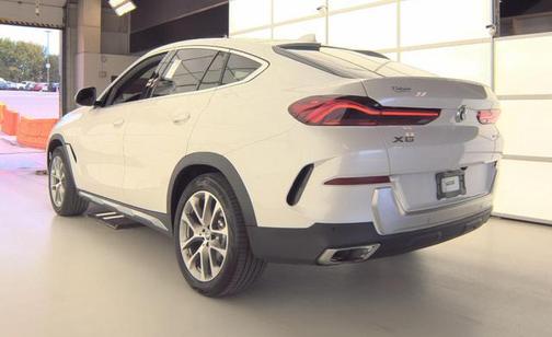 Mineral White Metallic 2021 BMW X6 xDrive40i
