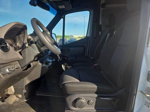 2022 Mercedes-Benz Sprinter 2500 Standard Roof