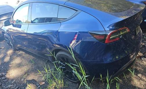 2022 Tesla Model Y Long Range Dual Motor All-Wheel Drive