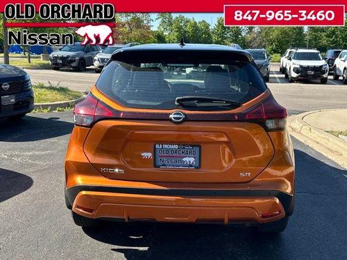 Monarch Orange Metallic/Super Black 2022 Nissan Kicks SR