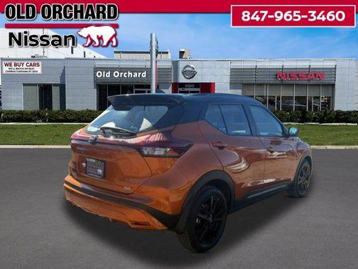 Monarch Orange Metallic/Super Black 2022 Nissan Kicks SR