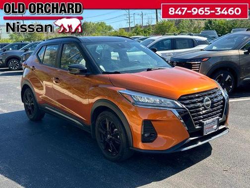 Monarch Orange Metallic/Super Black 2022 Nissan Kicks SR