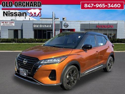 Monarch Orange Metallic/Super Black 2022 Nissan Kicks SR