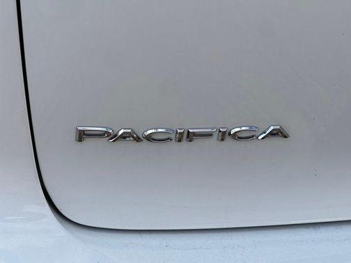 2024 Chrysler Pacifica Touring