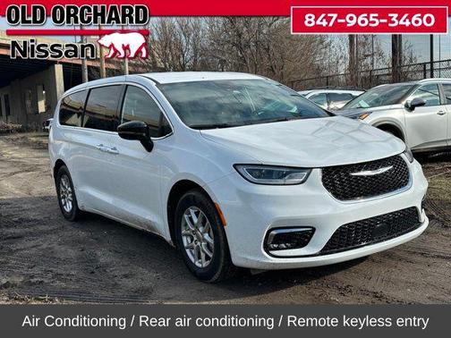 2024 Chrysler Pacifica Touring